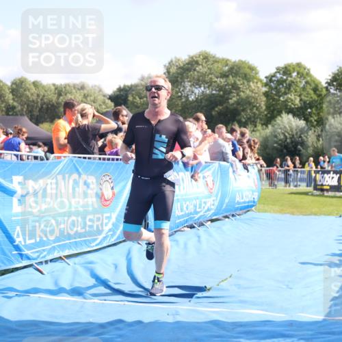 25.08.2024 - Elbe Triathlon Hamburg H.Heesch http://msf.ph/oto/6876435 25.08.2024 11:42:55 Ziel 1403, 1444 meine-sportfotos.de