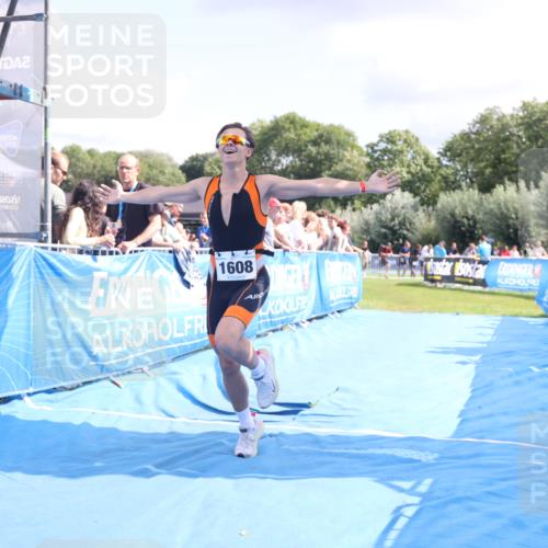 25.08.2024 - Elbe Triathlon Hamburg H.Heesch http://msf.ph/oto/6876439 25.08.2024 12:07:00 Ziel 1608 meine-sportfotos.de
