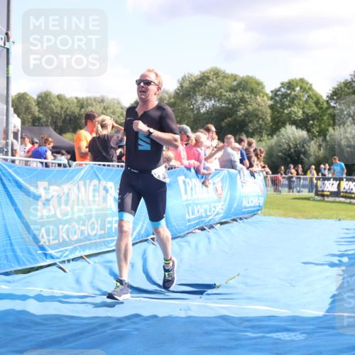 25.08.2024 - Elbe Triathlon Hamburg H.Heesch http://msf.ph/oto/6876444 25.08.2024 11:42:55 Ziel 1403, 1444 meine-sportfotos.de