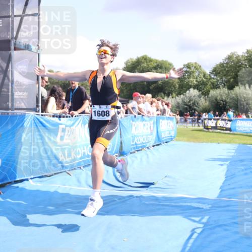 25.08.2024 - Elbe Triathlon Hamburg H.Heesch http://msf.ph/oto/6876447 25.08.2024 12:07:00 Ziel 1608 meine-sportfotos.de