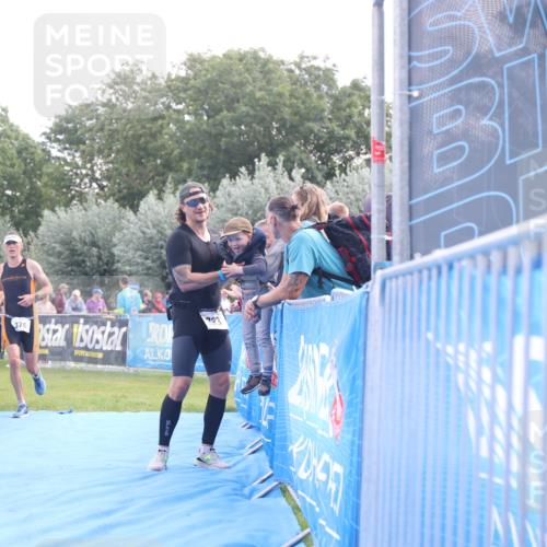 25.08.2024 - Elbe Triathlon Hamburg H.Heesch http://msf.ph/oto/6876503 25.08.2024 11:17:44 Ziel 221, 333, 376 meine-sportfotos.de