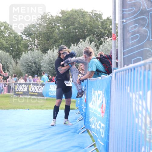 25.08.2024 - Elbe Triathlon Hamburg H.Heesch http://msf.ph/oto/6876512 25.08.2024 11:17:46 Ziel 221, 333, 376 meine-sportfotos.de