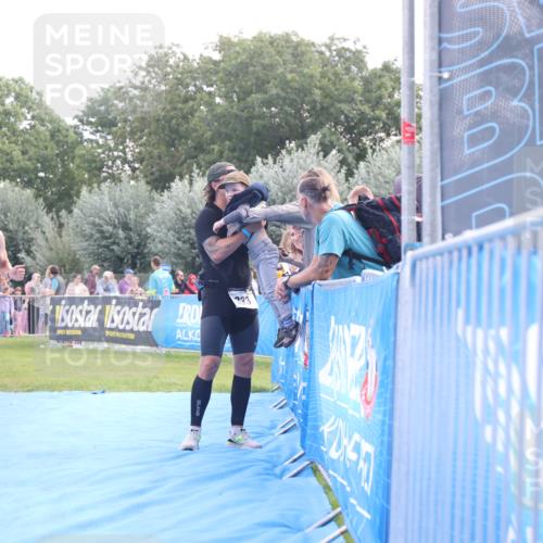 25.08.2024 - Elbe Triathlon Hamburg H.Heesch http://msf.ph/oto/6876515 25.08.2024 11:17:46 Ziel 221, 333, 376 meine-sportfotos.de