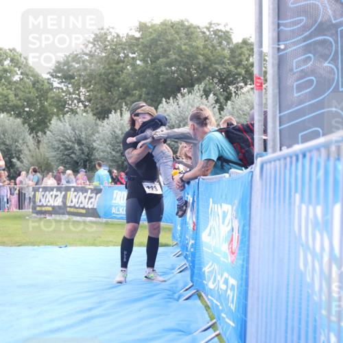 25.08.2024 - Elbe Triathlon Hamburg H.Heesch http://msf.ph/oto/6876520 25.08.2024 11:17:46 Ziel 221, 333, 376 meine-sportfotos.de