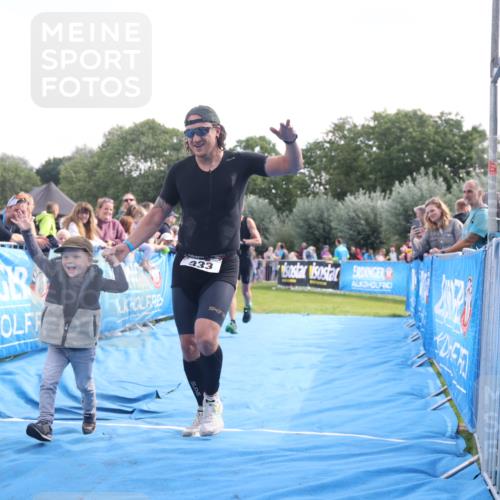 25.08.2024 - Elbe Triathlon Hamburg H.Heesch http://msf.ph/oto/6876580 25.08.2024 11:17:50 Ziel 124, 221, 333, 376 meine-sportfotos.de