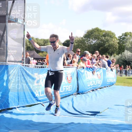 25.08.2024 - Elbe Triathlon Hamburg H.Heesch http://msf.ph/oto/6876612 25.08.2024 11:43:20 Ziel 397, 568, 608, 714, 1418, 1617 meine-sportfotos.de