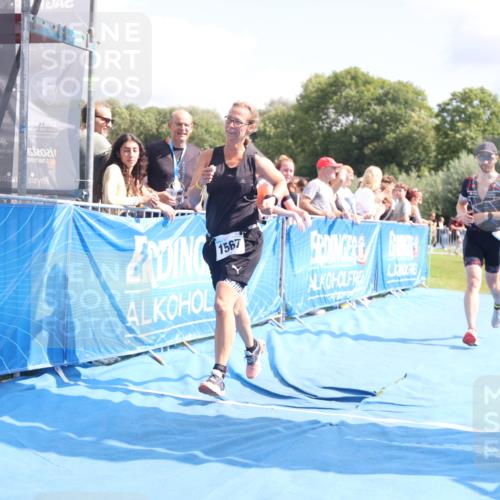 25.08.2024 - Elbe Triathlon Hamburg H.Heesch http://msf.ph/oto/6876614 25.08.2024 12:07:25 Ziel 1567, 1601, 1640 meine-sportfotos.de