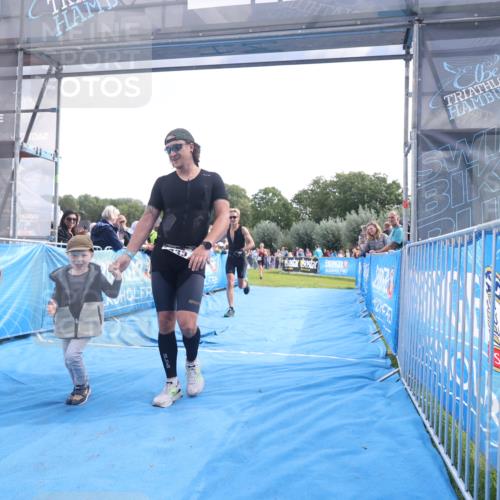 25.08.2024 - Elbe Triathlon Hamburg H.Heesch http://msf.ph/oto/6876619 25.08.2024 11:17:51 Ziel 124, 221, 333, 376 meine-sportfotos.de