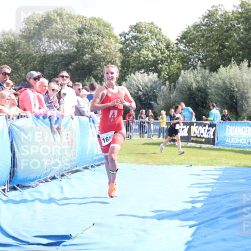 25.08.2024 - Elbe Triathlon Hamburg H.Heesch http://msf.ph/oto/6876633 25.08.2024 11:43:27 Ziel 1617 meine-sportfotos.de