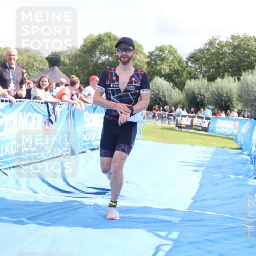 25.08.2024 - Elbe Triathlon Hamburg H.Heesch http://msf.ph/oto/6876642 25.08.2024 12:07:26 Ziel 1567, 1601, 1640 meine-sportfotos.de