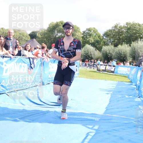 25.08.2024 - Elbe Triathlon Hamburg H.Heesch http://msf.ph/oto/6876644 25.08.2024 12:07:26 Ziel 1567, 1601, 1640 meine-sportfotos.de
