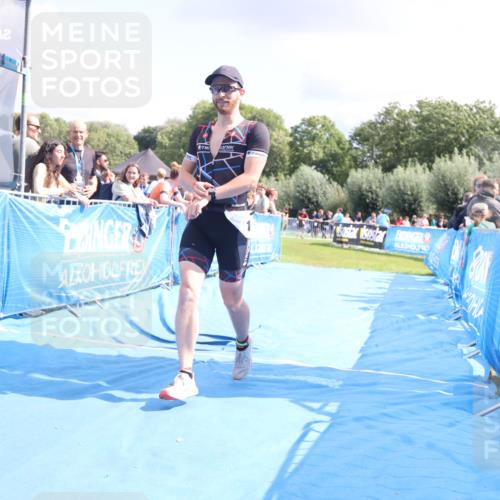 25.08.2024 - Elbe Triathlon Hamburg H.Heesch http://msf.ph/oto/6876650 25.08.2024 12:07:26 Ziel 1567, 1601, 1640 meine-sportfotos.de