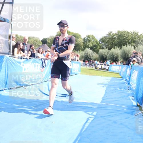 25.08.2024 - Elbe Triathlon Hamburg H.Heesch http://msf.ph/oto/6876655 25.08.2024 12:07:26 Ziel 1567, 1601, 1640 meine-sportfotos.de