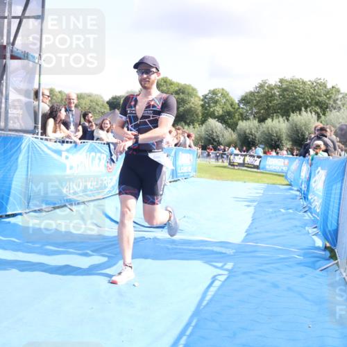 25.08.2024 - Elbe Triathlon Hamburg H.Heesch http://msf.ph/oto/6876658 25.08.2024 12:07:26 Ziel 1567, 1601, 1640 meine-sportfotos.de