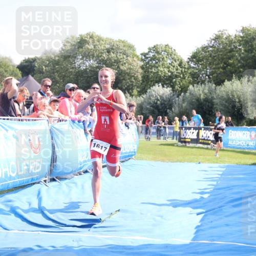 25.08.2024 - Elbe Triathlon Hamburg H.Heesch http://msf.ph/oto/6876660 25.08.2024 11:43:27 Ziel 1617 meine-sportfotos.de