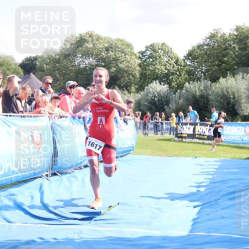 25.08.2024 - Elbe Triathlon Hamburg H.Heesch http://msf.ph/oto/6876663 25.08.2024 11:43:27 Ziel 1617 meine-sportfotos.de