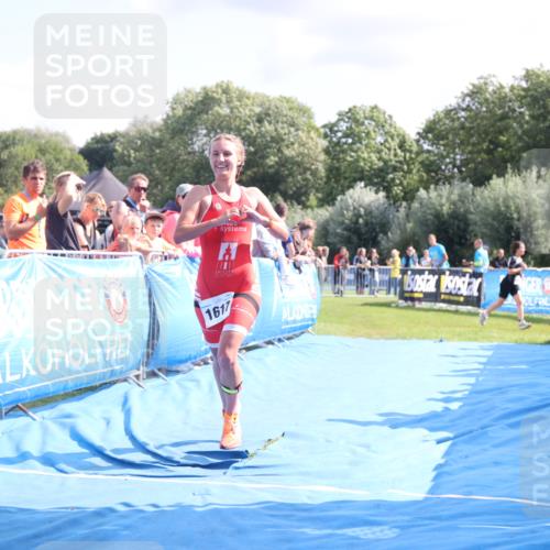 25.08.2024 - Elbe Triathlon Hamburg H.Heesch http://msf.ph/oto/6876671 25.08.2024 11:43:28 Ziel 1617 meine-sportfotos.de