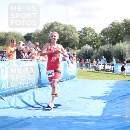 25.08.2024 - Elbe Triathlon Hamburg H.Heesch http://msf.ph/oto/6876673 25.08.2024 11:43:28 Ziel 1617 meine-sportfotos.de