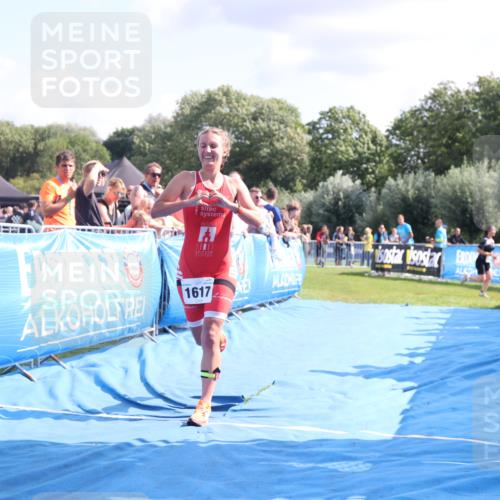 25.08.2024 - Elbe Triathlon Hamburg H.Heesch http://msf.ph/oto/6876676 25.08.2024 11:43:28 Ziel 1617 meine-sportfotos.de