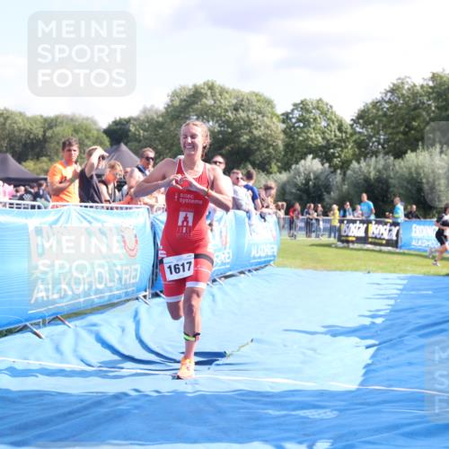 25.08.2024 - Elbe Triathlon Hamburg H.Heesch http://msf.ph/oto/6876679 25.08.2024 11:43:28 Ziel 1617 meine-sportfotos.de