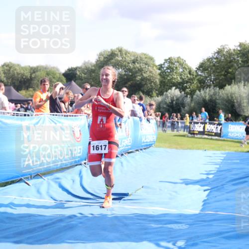 25.08.2024 - Elbe Triathlon Hamburg H.Heesch http://msf.ph/oto/6876682 25.08.2024 11:43:28 Ziel 1617 meine-sportfotos.de