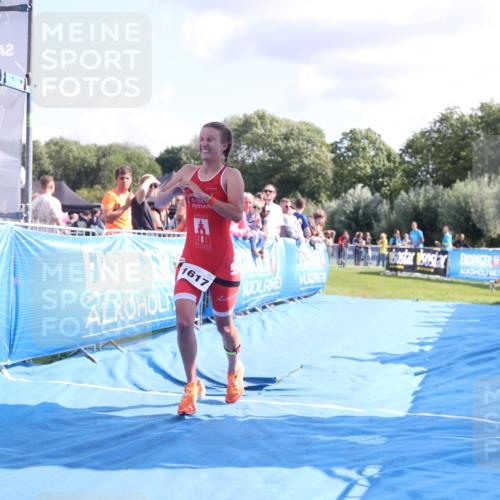 25.08.2024 - Elbe Triathlon Hamburg H.Heesch http://msf.ph/oto/6876688 25.08.2024 11:43:28 Ziel 1617 meine-sportfotos.de