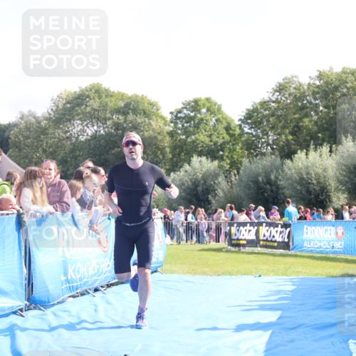 25.08.2024 - Elbe Triathlon Hamburg H.Heesch http://msf.ph/oto/6876692 25.08.2024 11:18:04 Ziel 363 meine-sportfotos.de