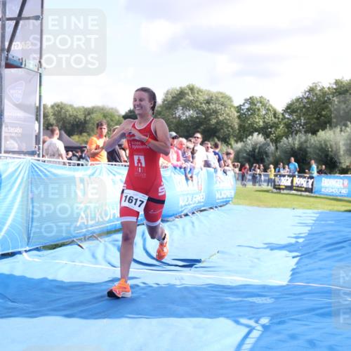 25.08.2024 - Elbe Triathlon Hamburg H.Heesch http://msf.ph/oto/6876693 25.08.2024 11:43:28 Ziel 1617 meine-sportfotos.de