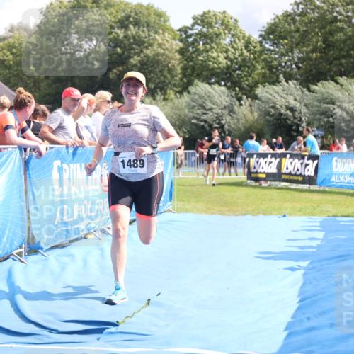 25.08.2024 - Elbe Triathlon Hamburg H.Heesch http://msf.ph/oto/6876694 25.08.2024 12:07:43 Ziel 1489, 1513 meine-sportfotos.de