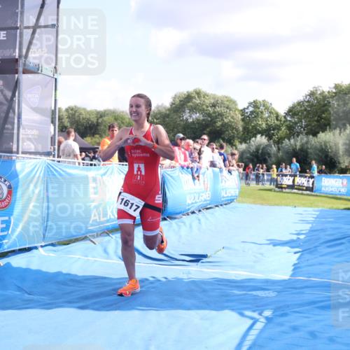 25.08.2024 - Elbe Triathlon Hamburg H.Heesch http://msf.ph/oto/6876696 25.08.2024 11:43:28 Ziel 1617 meine-sportfotos.de