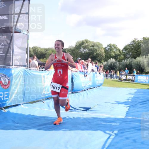 25.08.2024 - Elbe Triathlon Hamburg H.Heesch http://msf.ph/oto/6876699 25.08.2024 11:43:28 Ziel 1617 meine-sportfotos.de