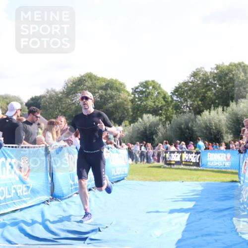 25.08.2024 - Elbe Triathlon Hamburg H.Heesch http://msf.ph/oto/6876706 25.08.2024 11:18:04 Ziel 363 meine-sportfotos.de