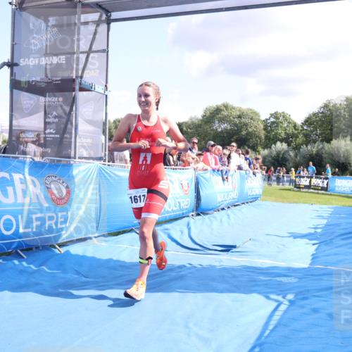 25.08.2024 - Elbe Triathlon Hamburg H.Heesch http://msf.ph/oto/6876708 25.08.2024 11:43:28 Ziel 1617 meine-sportfotos.de
