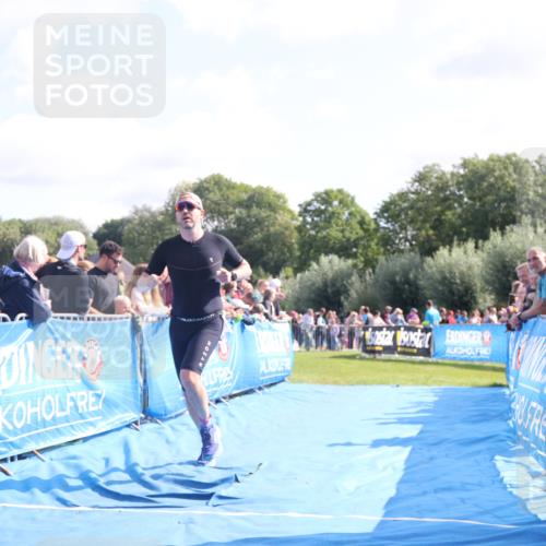 25.08.2024 - Elbe Triathlon Hamburg H.Heesch http://msf.ph/oto/6876714 25.08.2024 11:18:05 Ziel 363 meine-sportfotos.de