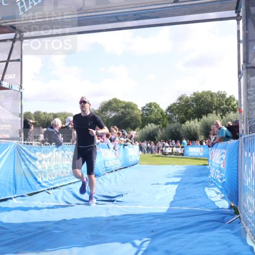 25.08.2024 - Elbe Triathlon Hamburg H.Heesch http://msf.ph/oto/6876728 25.08.2024 11:18:05 Ziel 363 meine-sportfotos.de