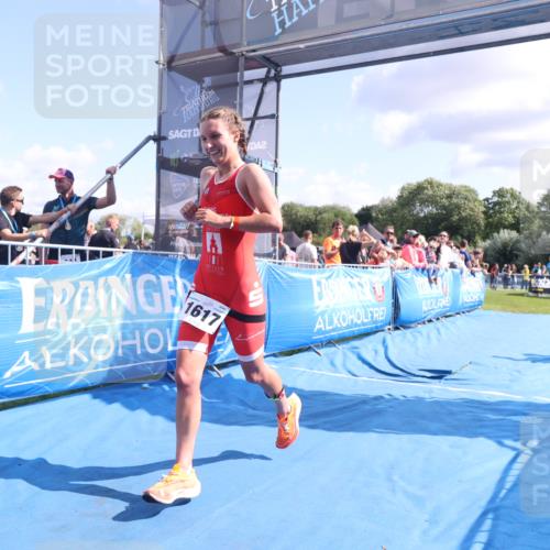 25.08.2024 - Elbe Triathlon Hamburg H.Heesch http://msf.ph/oto/6876729 25.08.2024 11:43:29 Ziel 1617 meine-sportfotos.de