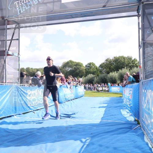 25.08.2024 - Elbe Triathlon Hamburg H.Heesch http://msf.ph/oto/6876733 25.08.2024 11:18:05 Ziel 363 meine-sportfotos.de