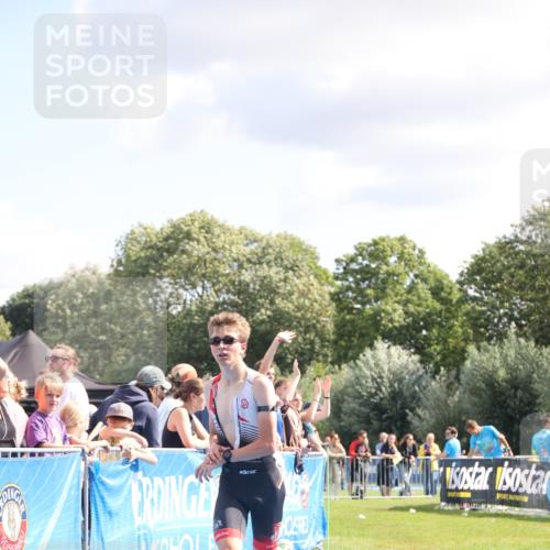 25.08.2024 - Elbe Triathlon Hamburg H.Heesch http://msf.ph/oto/6876738 25.08.2024 11:44:09 Ziel 1712 meine-sportfotos.de