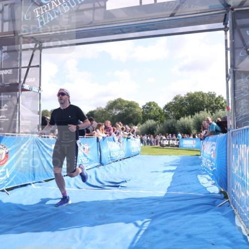 25.08.2024 - Elbe Triathlon Hamburg H.Heesch http://msf.ph/oto/6876743 25.08.2024 11:18:05 Ziel 363 meine-sportfotos.de