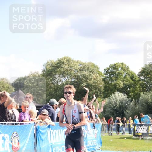 25.08.2024 - Elbe Triathlon Hamburg H.Heesch http://msf.ph/oto/6876744 25.08.2024 11:44:09 Ziel 1712 meine-sportfotos.de