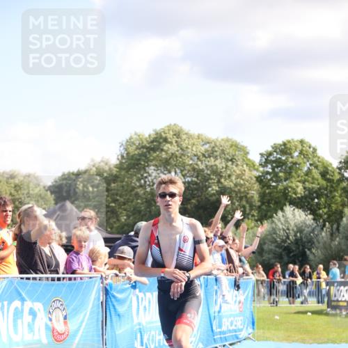 25.08.2024 - Elbe Triathlon Hamburg H.Heesch http://msf.ph/oto/6876751 25.08.2024 11:44:09 Ziel 1712 meine-sportfotos.de