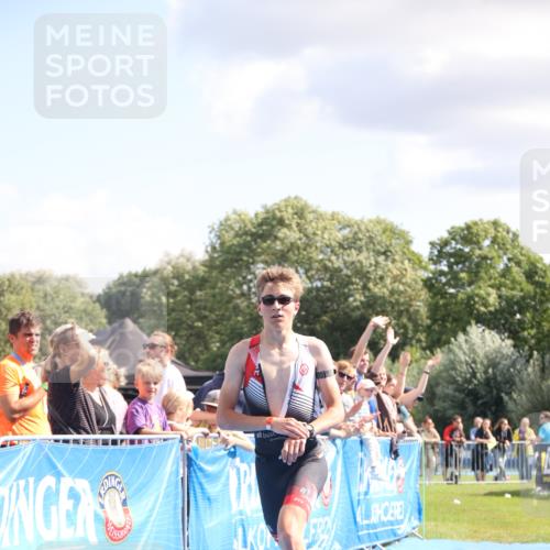 25.08.2024 - Elbe Triathlon Hamburg H.Heesch http://msf.ph/oto/6876753 25.08.2024 11:44:09 Ziel 1712 meine-sportfotos.de