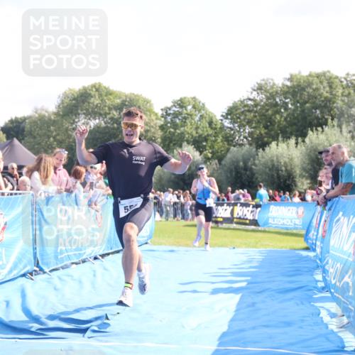 25.08.2024 - Elbe Triathlon Hamburg H.Heesch http://msf.ph/oto/6876755 25.08.2024 11:18:14 Ziel 123, 556 meine-sportfotos.de