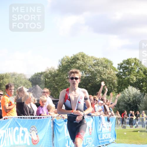 25.08.2024 - Elbe Triathlon Hamburg H.Heesch http://msf.ph/oto/6876757 25.08.2024 11:44:09 Ziel 1712 meine-sportfotos.de