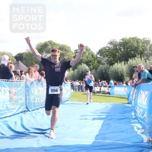 25.08.2024 - Elbe Triathlon Hamburg H.Heesch http://msf.ph/oto/6876759 25.08.2024 11:18:14 Ziel 123, 556 meine-sportfotos.de