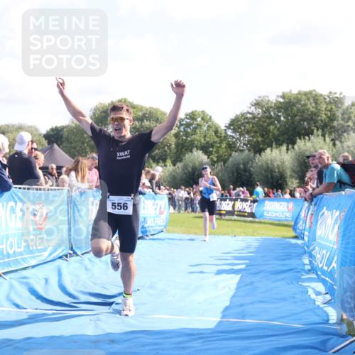25.08.2024 - Elbe Triathlon Hamburg H.Heesch http://msf.ph/oto/6876762 25.08.2024 11:18:14 Ziel 123, 556 meine-sportfotos.de