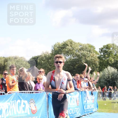 25.08.2024 - Elbe Triathlon Hamburg H.Heesch http://msf.ph/oto/6876763 25.08.2024 11:44:09 Ziel 1712 meine-sportfotos.de