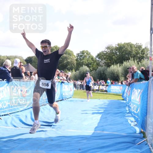 25.08.2024 - Elbe Triathlon Hamburg H.Heesch http://msf.ph/oto/6876767 25.08.2024 11:18:15 Ziel 123, 556 meine-sportfotos.de