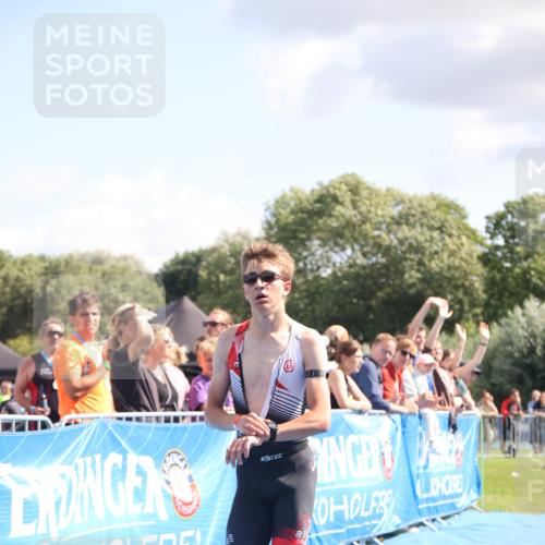 25.08.2024 - Elbe Triathlon Hamburg H.Heesch http://msf.ph/oto/6876768 25.08.2024 11:44:09 Ziel 1712 meine-sportfotos.de