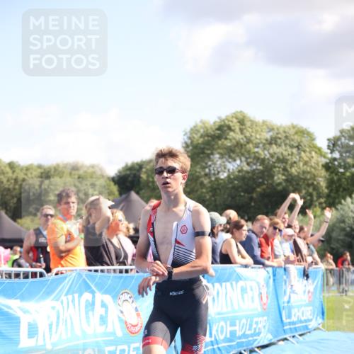 25.08.2024 - Elbe Triathlon Hamburg H.Heesch http://msf.ph/oto/6876770 25.08.2024 11:44:09 Ziel 1712 meine-sportfotos.de